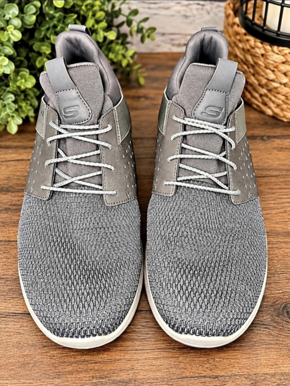Skechers Classic Fit Air-Cooled Memory Foam Gray Sneakers US 13 Like New